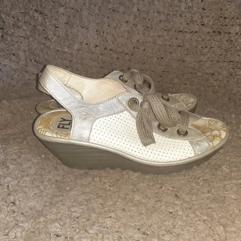 FLY LONDON-Yuta-Cream Leather/Metallic-Lace-Up Wedge-Perforated-Sz 41-Excellent